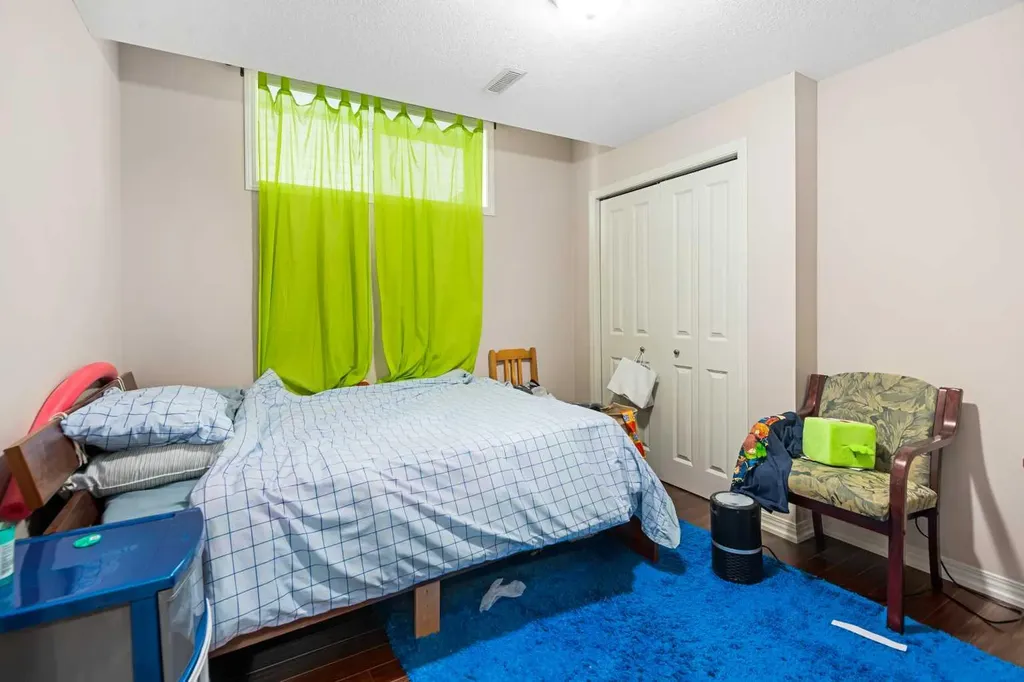 79 Pantego Way NW Calgary AB T3k0K6