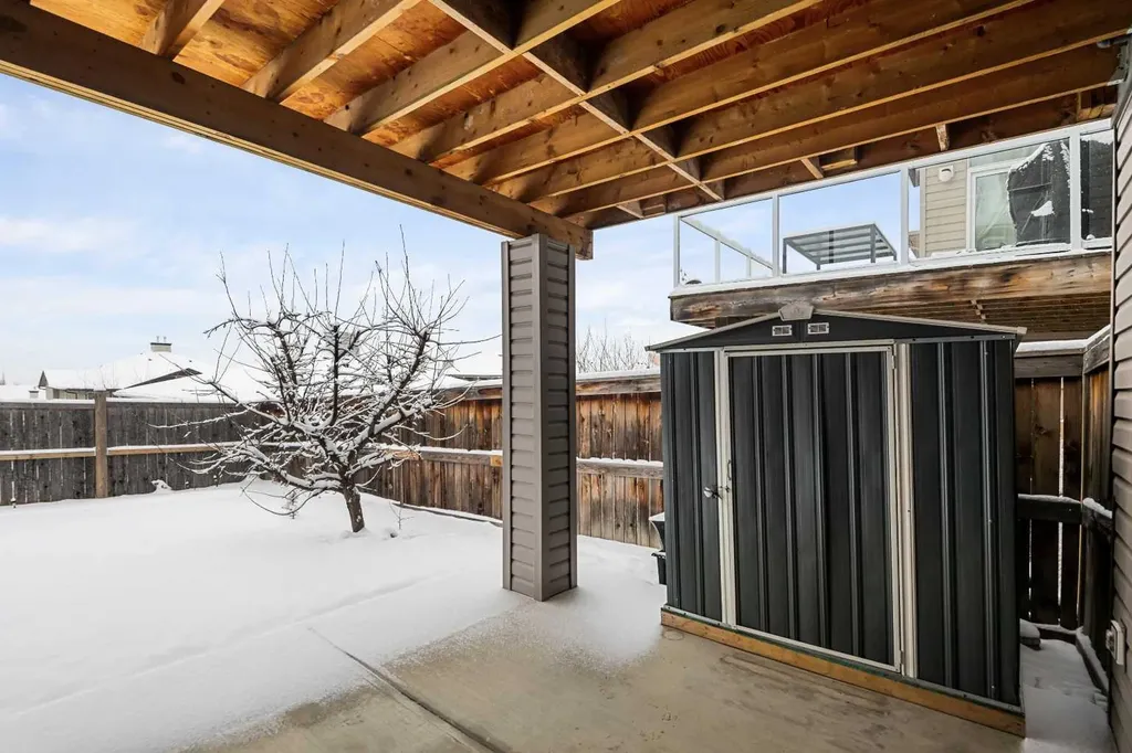 79 Pantego Way NW Calgary AB T3k0K6