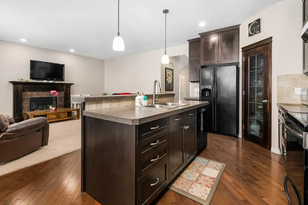79 Pantego Way NW Calgary AB T3k0K6