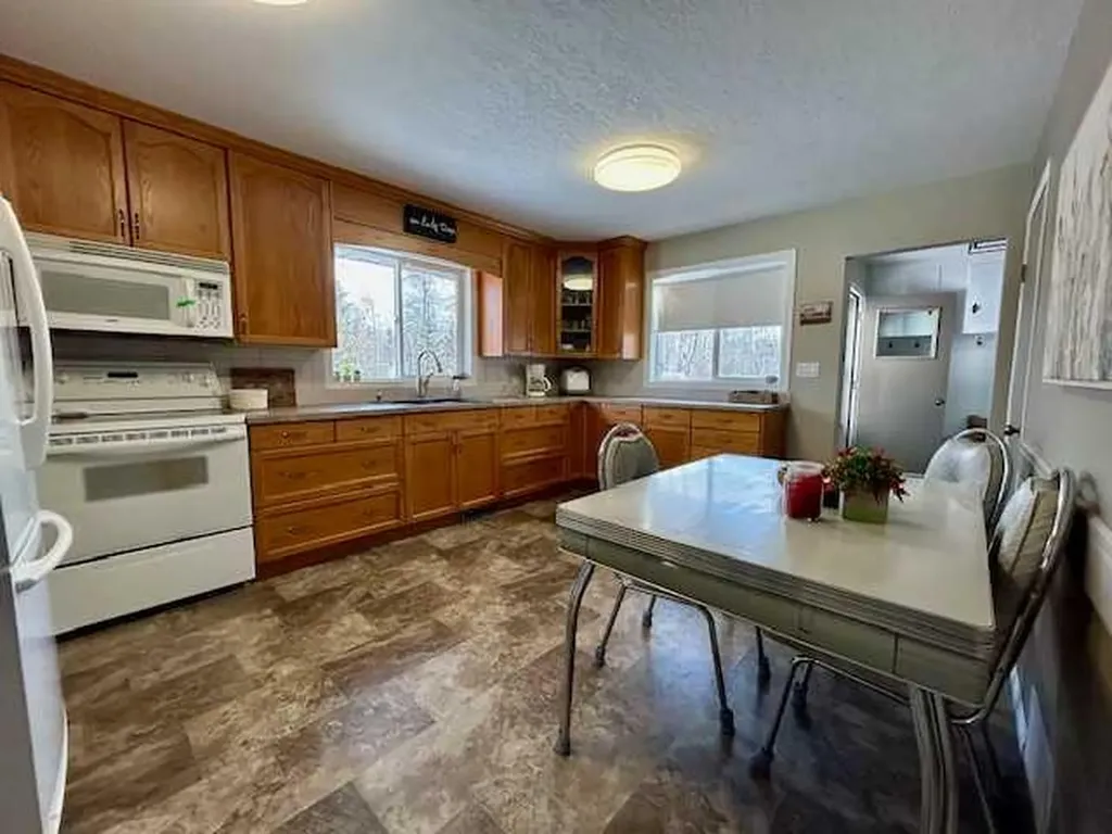 502 Plover Close Pelican Point AB T0B 0H0