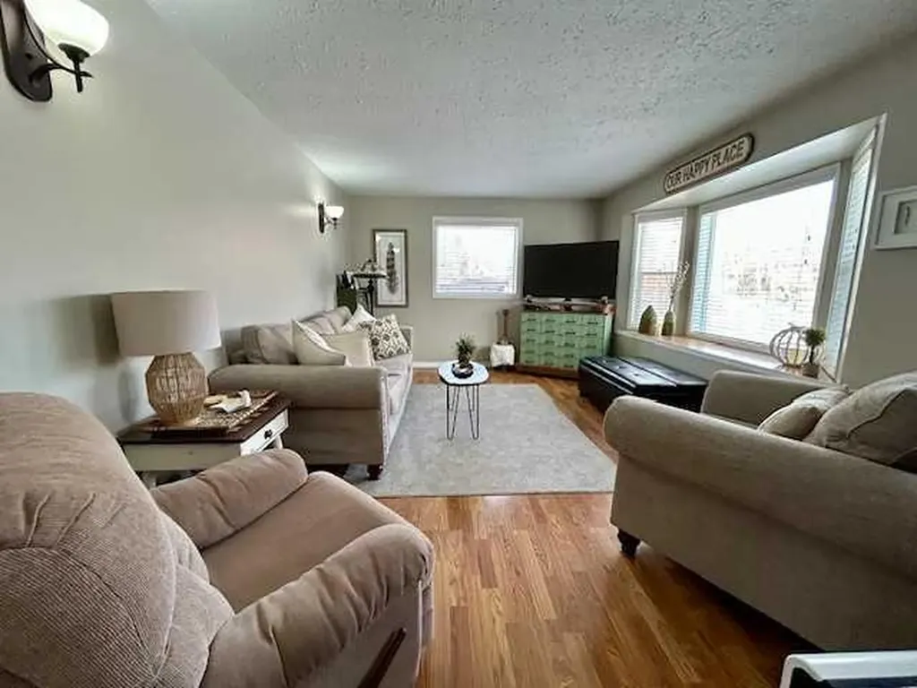 502 Plover Close Pelican Point AB T0B 0H0