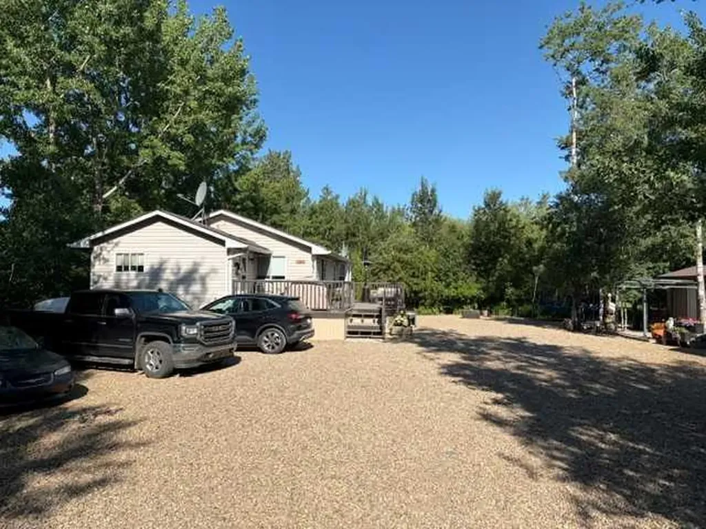 502 Plover Close Pelican Point AB T0B 0H0