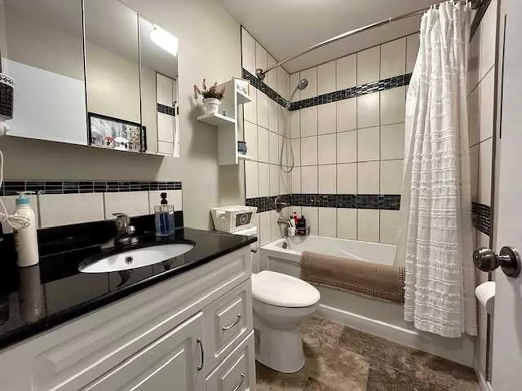 502 Plover Close Pelican Point AB T0B 0H0
