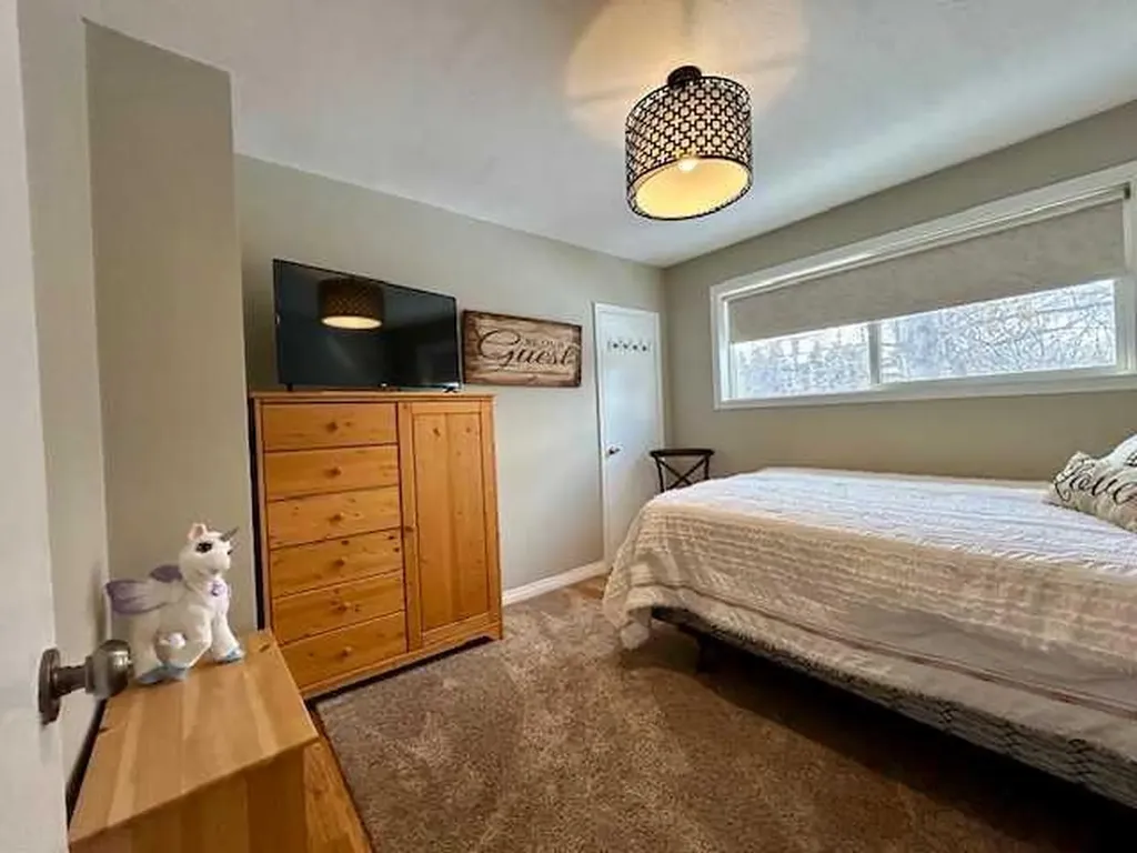 502 Plover Close Pelican Point AB T0B 0H0