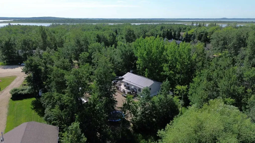 502 Plover Close Pelican Point AB T0B 0H0