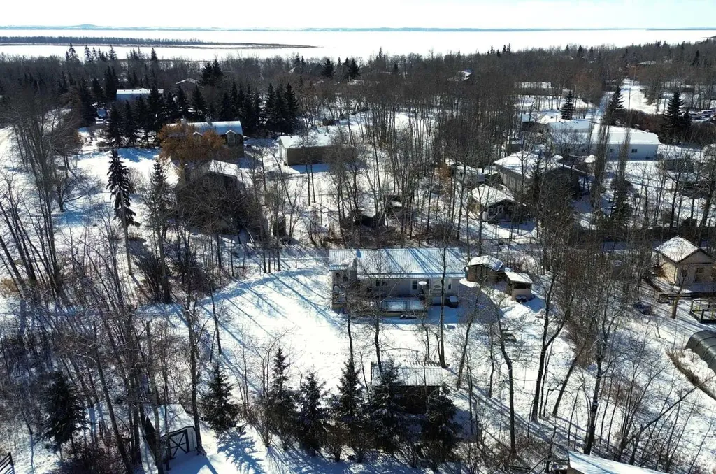 502 Plover Close Pelican Point AB T0B 0H0