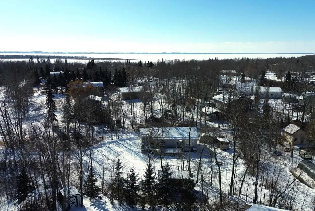 502 Plover Close Pelican Point AB T0B 0H0