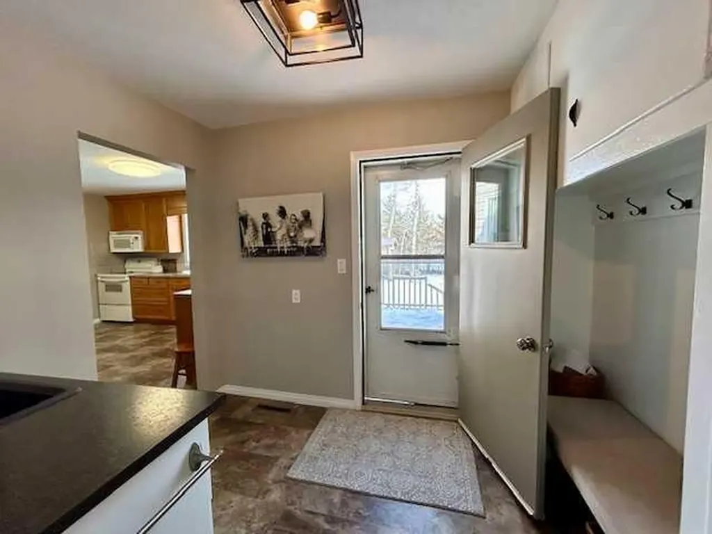 502 Plover Close Pelican Point AB T0B 0H0