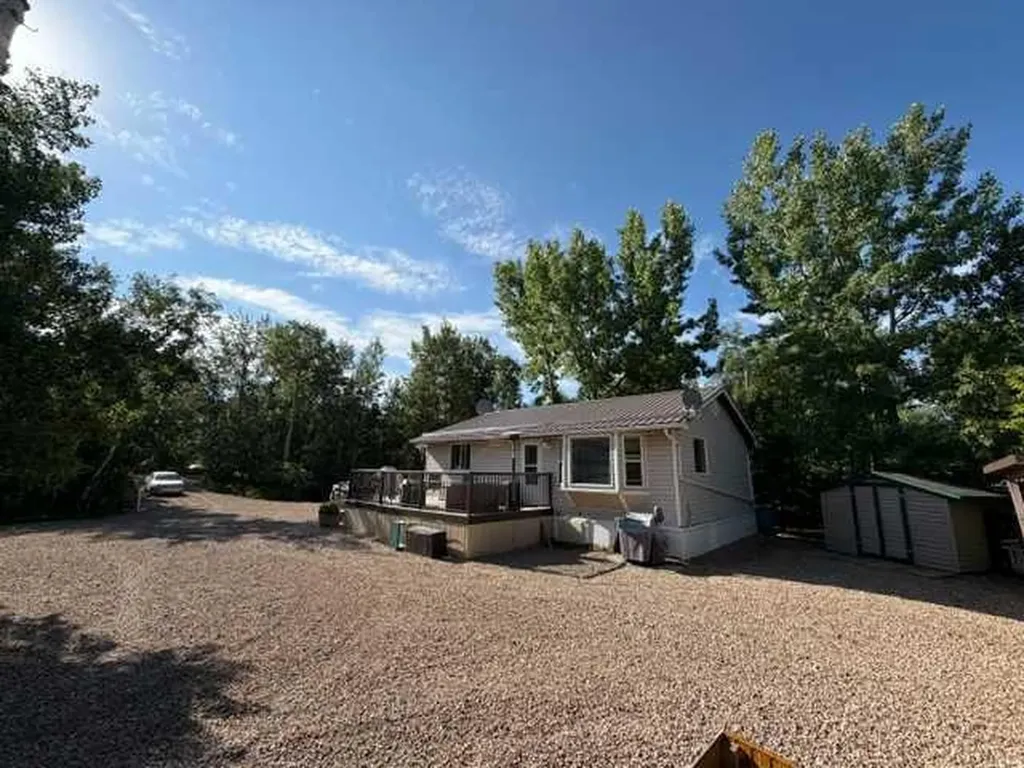 502 Plover Close Pelican Point AB T0B 0H0