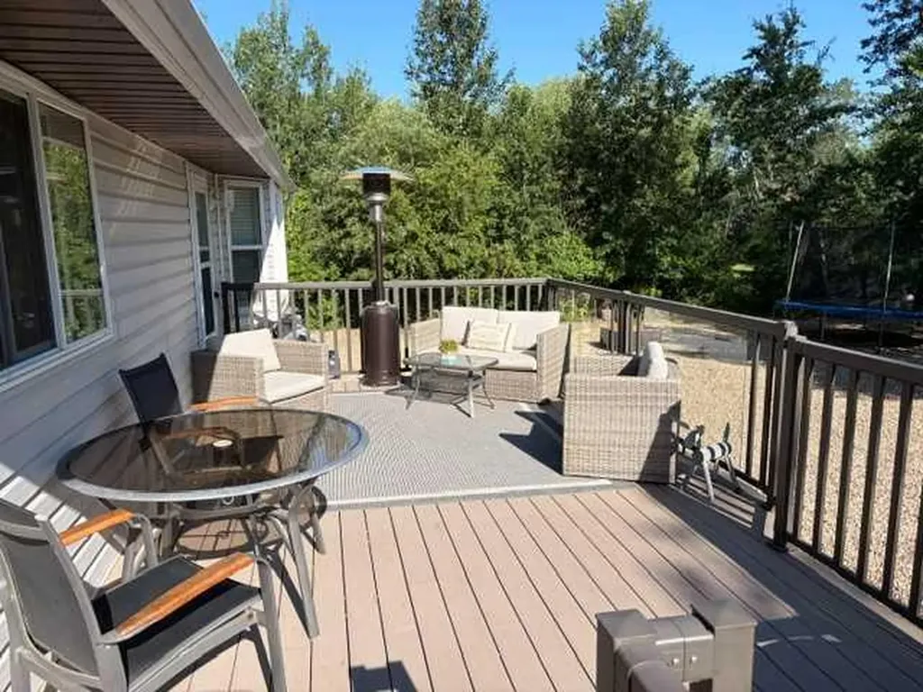 502 Plover Close Pelican Point AB T0B 0H0