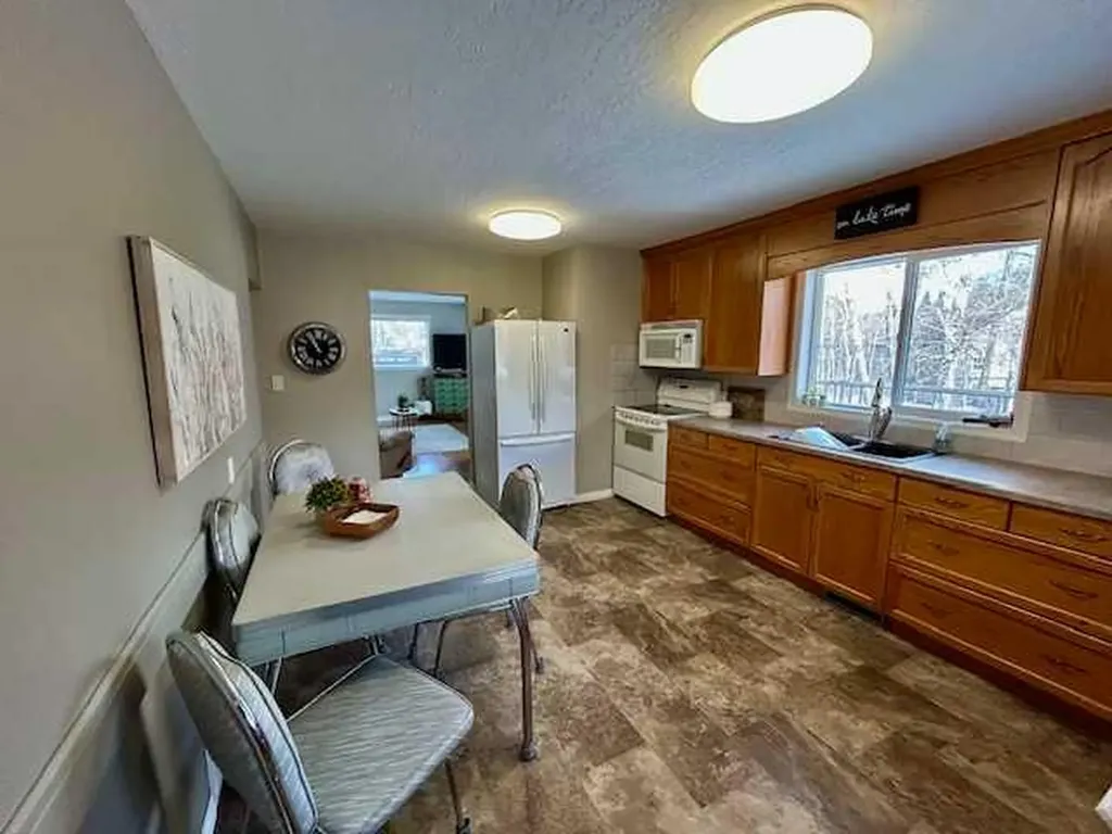 502 Plover Close Pelican Point AB T0B 0H0