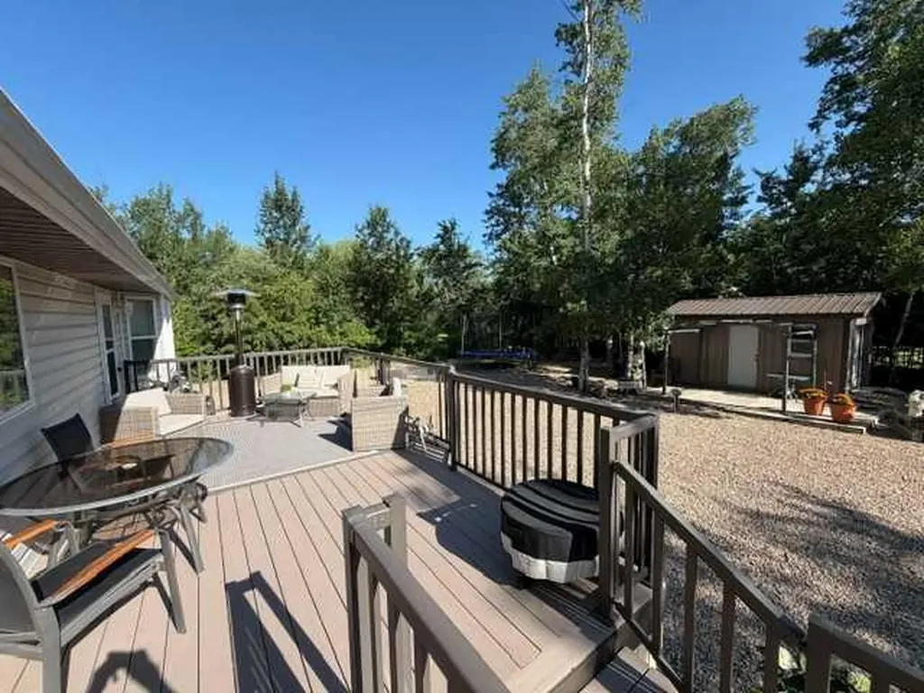 502 Plover Close Pelican Point AB T0B 0H0