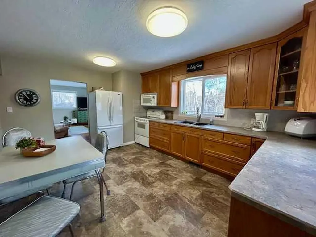 502 Plover Close Pelican Point AB T0B 0H0