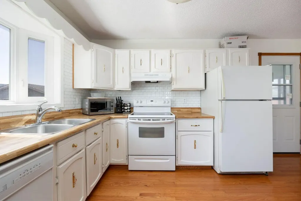 173 Oaks Crescent Fort Mcmurray AB T9K 1P9
