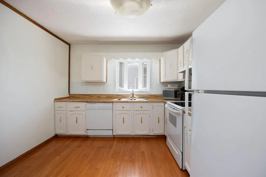173 Oaks Crescent Fort Mcmurray AB T9K 1P9