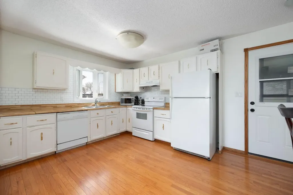 173 Oaks Crescent Fort Mcmurray AB T9K 1P9
