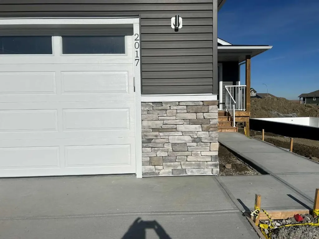 2017 30 Avenue Nanton AB T0L 1R0