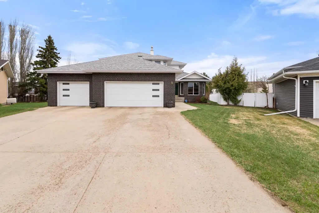 62 Street Close Stettler AB T0C 2L0