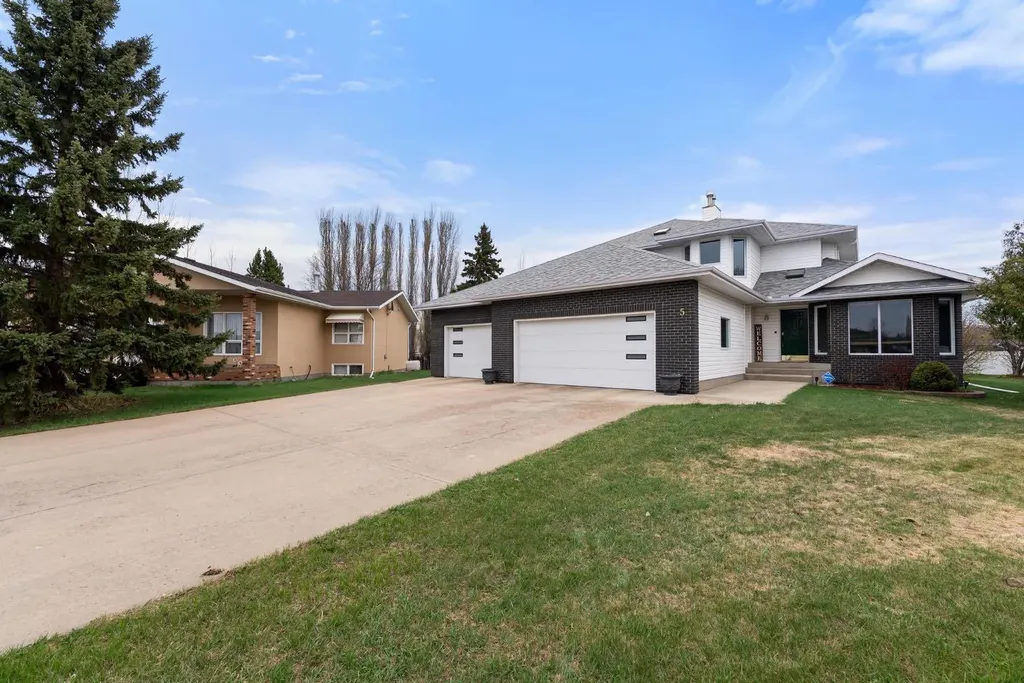 62 Street Close Stettler AB T0C 2L0