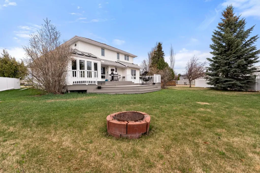 62 Street Close Stettler AB T0C 2L0