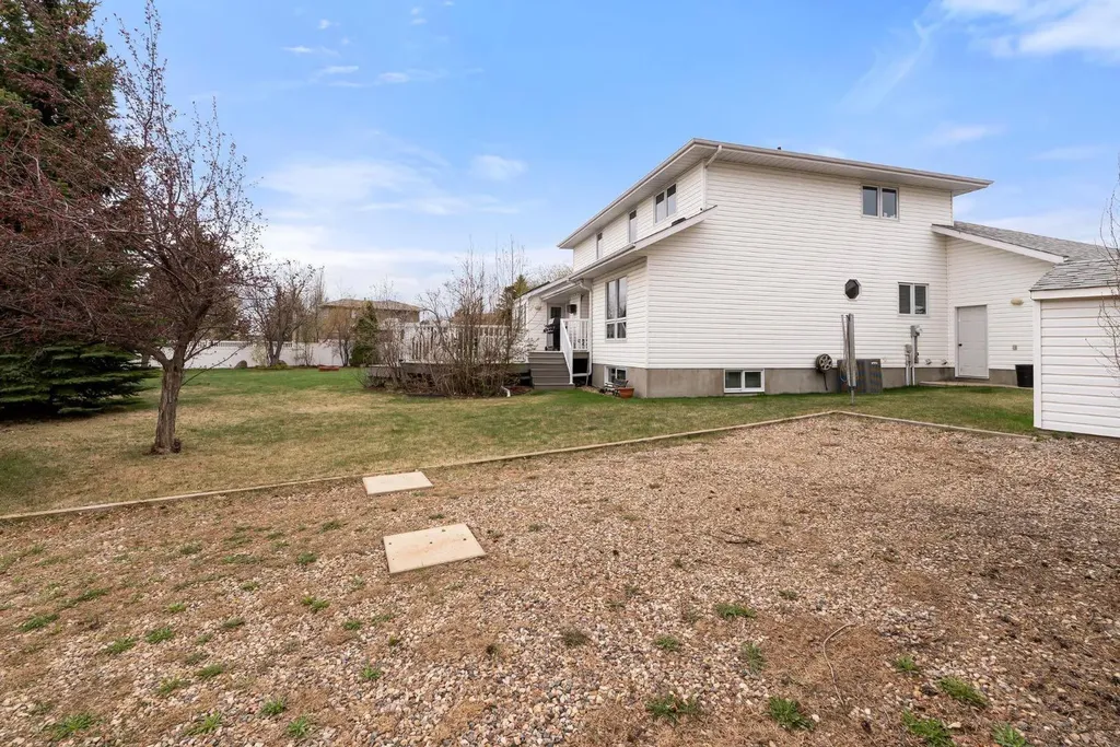 62 Street Close Stettler AB T0C 2L0