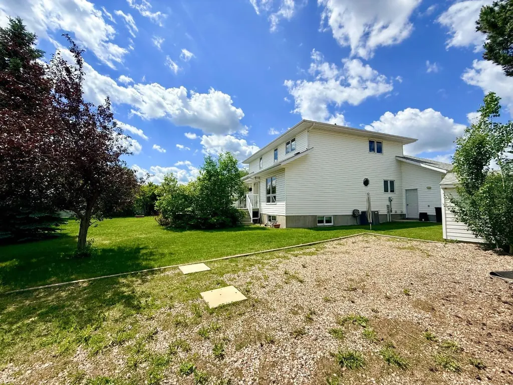 62 Street Close Stettler AB T0C 2L0