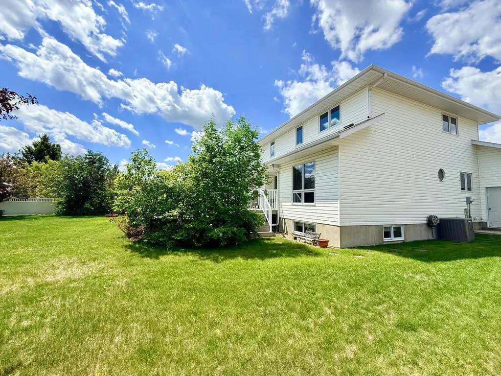 62 Street Close Stettler AB T0C 2L0