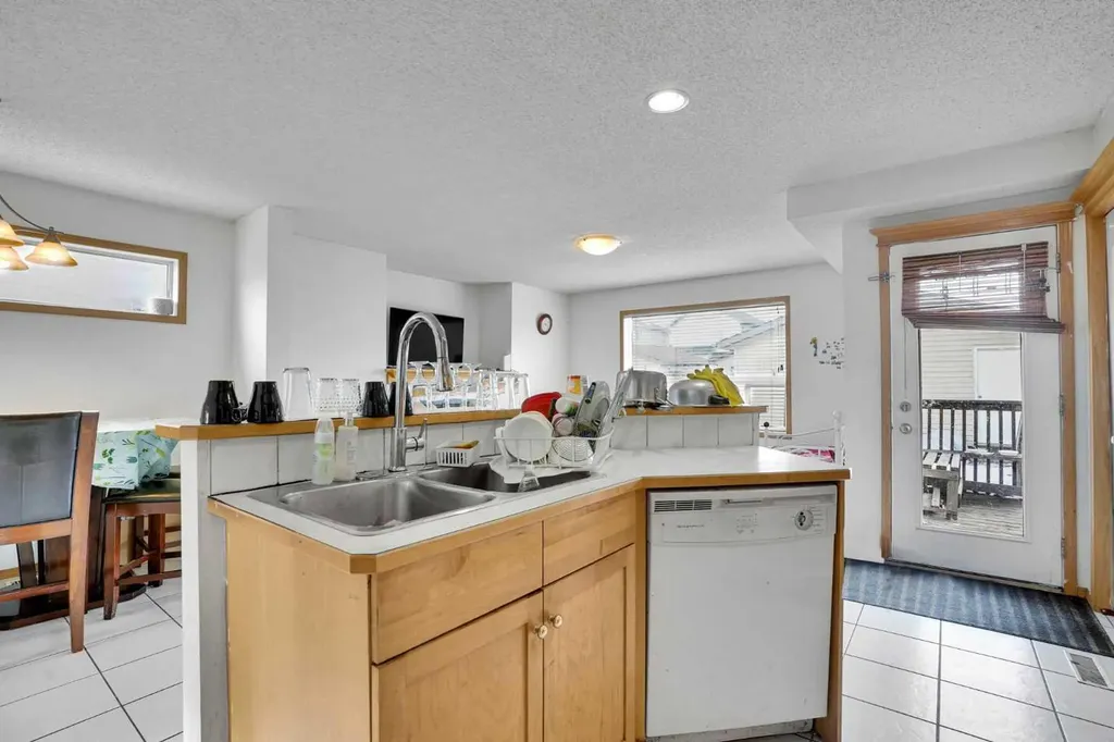162 Taradale Drive NE Calgary AB T3J 5G3