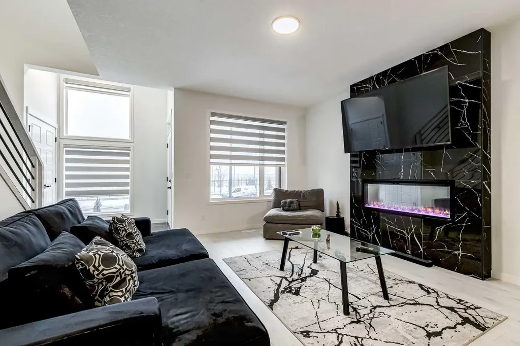 184 Rowmont Boulevard NW Calgary AB T3L 0H3