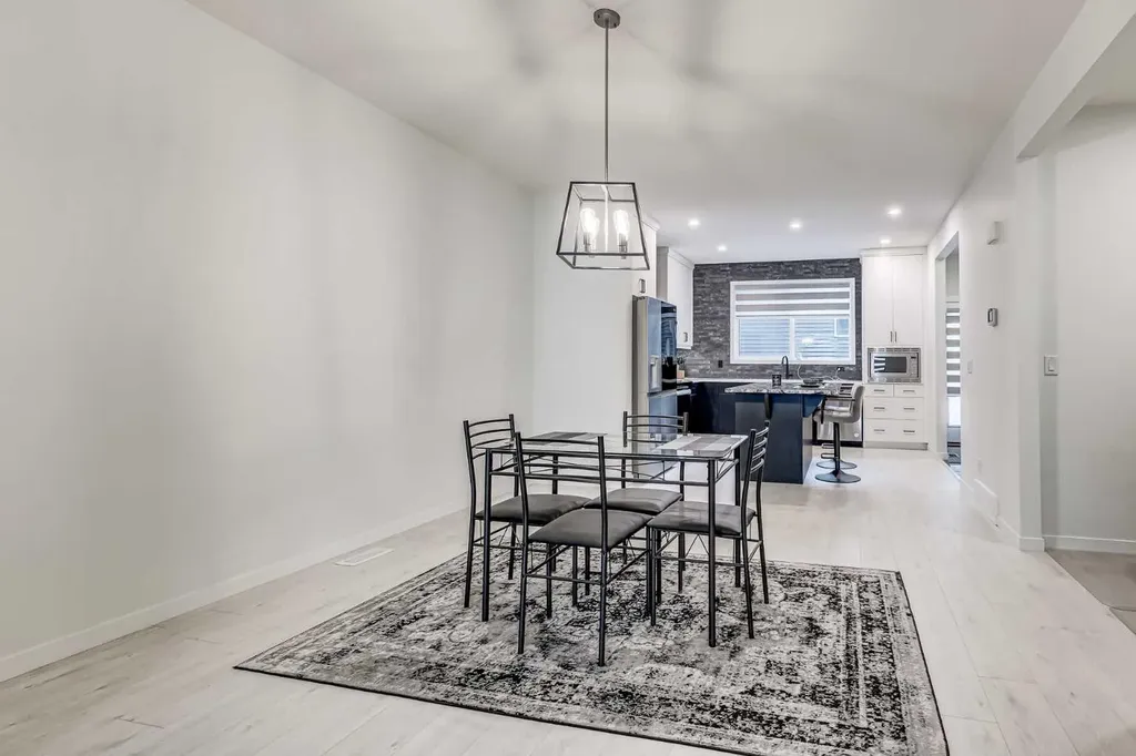 184 Rowmont Boulevard NW Calgary AB T3L 0H3