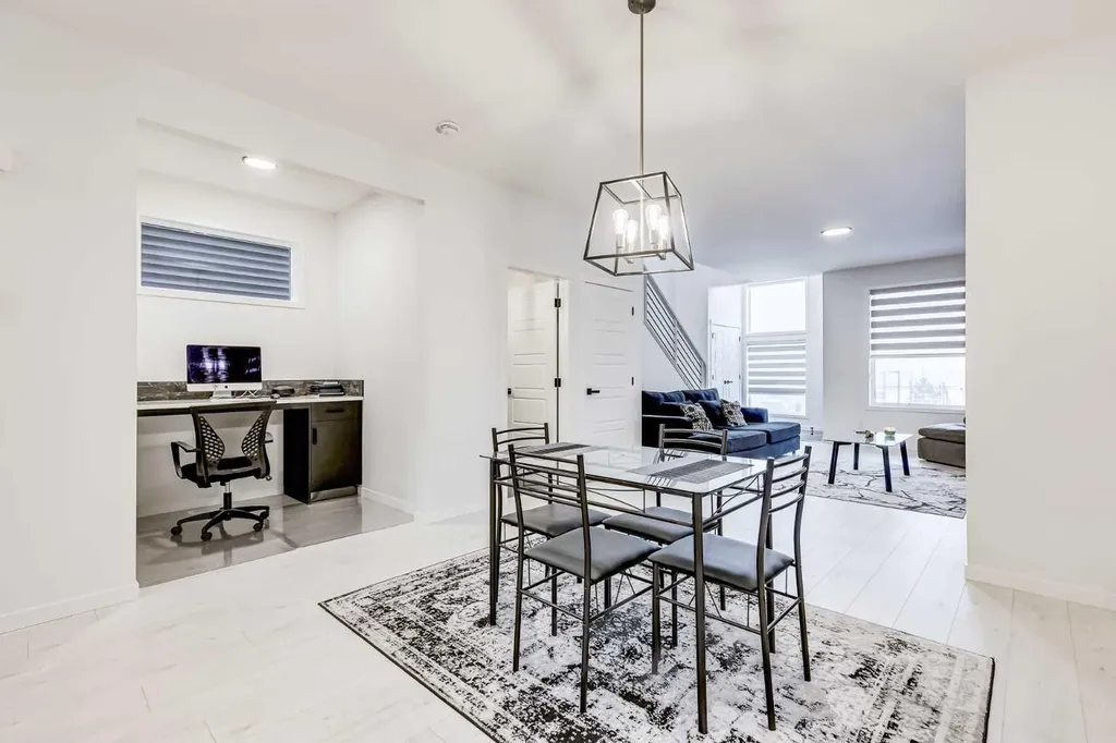 184 Rowmont Boulevard NW Calgary AB T3L 0H3