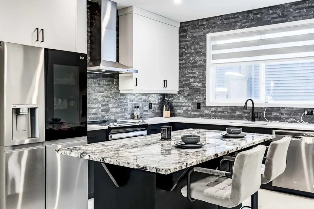 184 Rowmont Boulevard NW Calgary AB T3L 0H3