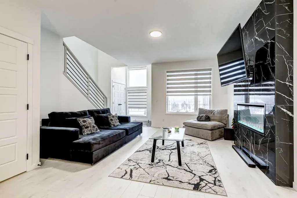 184 Rowmont Boulevard NW Calgary AB T3L 0H3