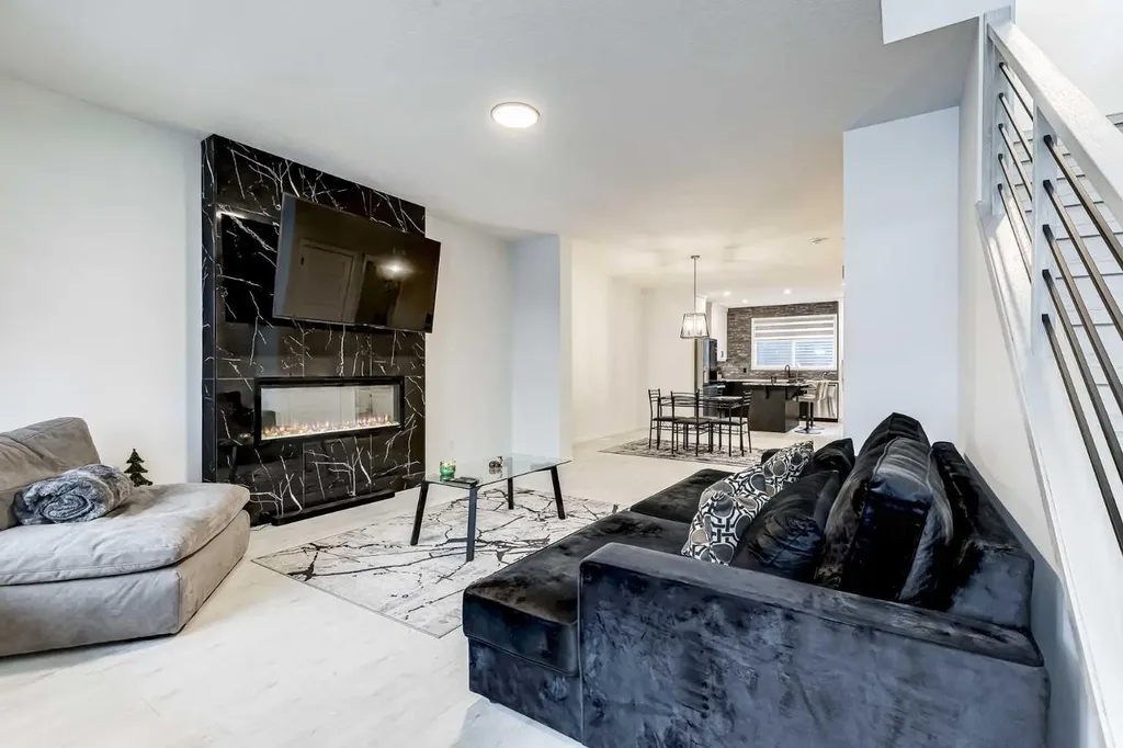 184 Rowmont Boulevard NW Calgary AB T3L 0H3