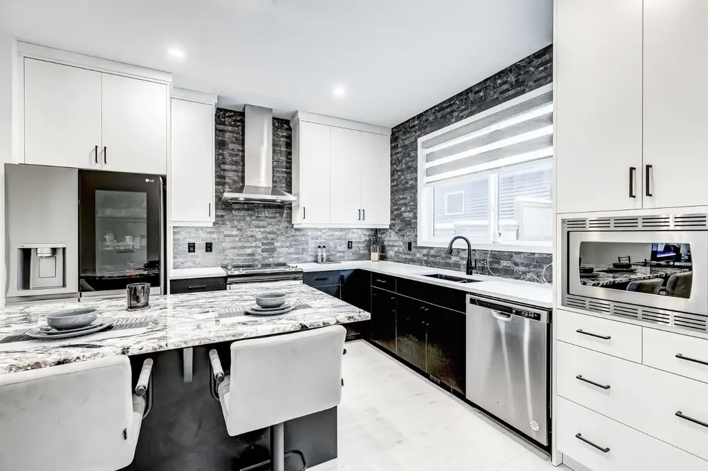 184 Rowmont Boulevard NW Calgary AB T3L 0H3