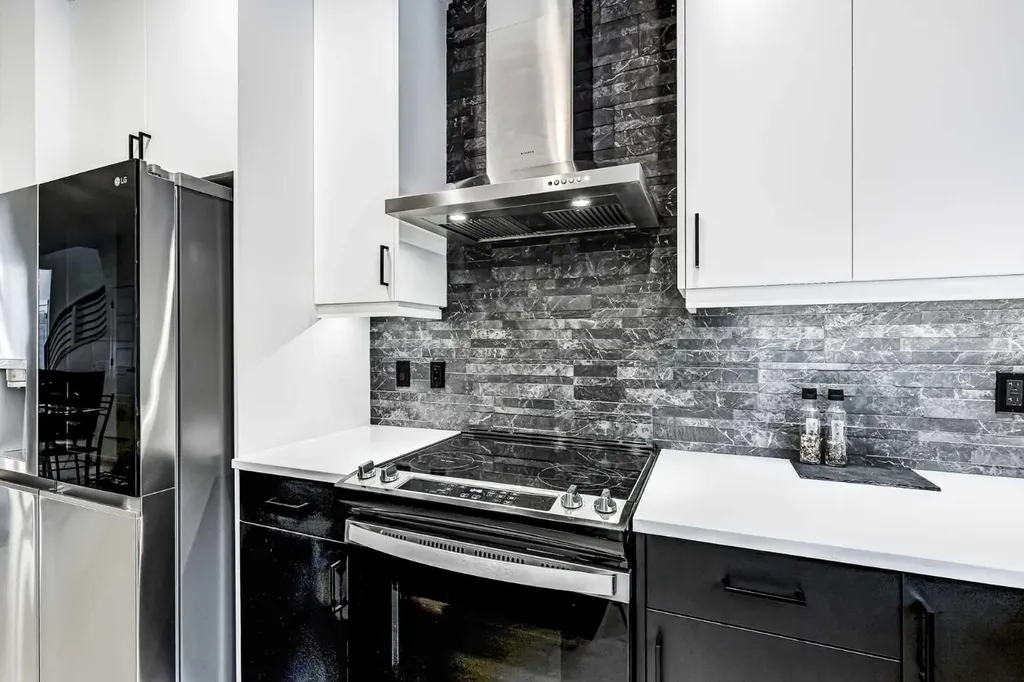 184 Rowmont Boulevard NW Calgary AB T3L 0H3