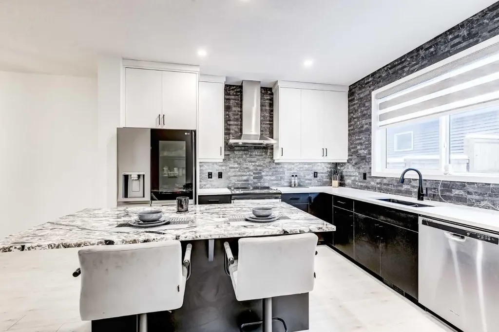184 Rowmont Boulevard NW Calgary AB T3L 0H3