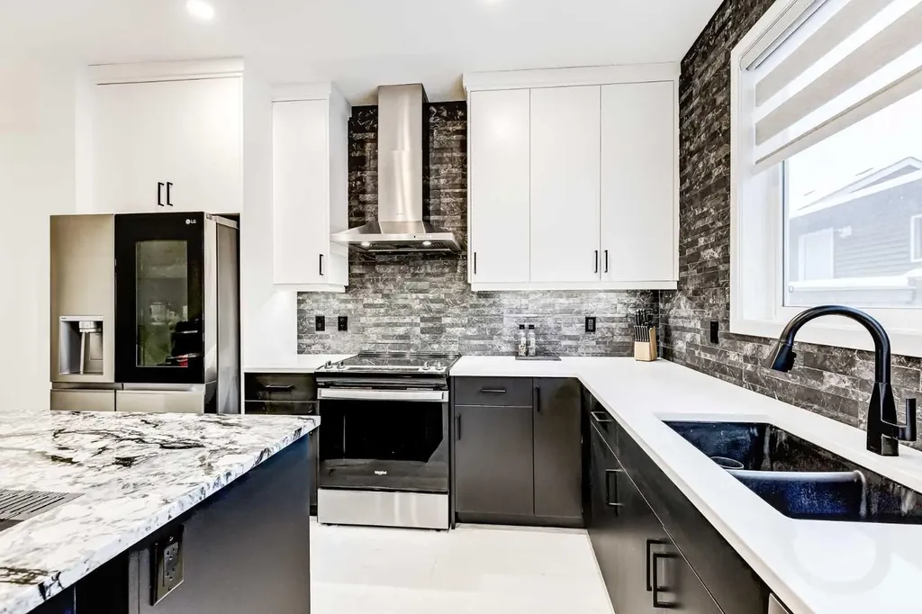 184 Rowmont Boulevard NW Calgary AB T3L 0H3