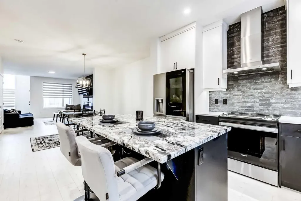 184 Rowmont Boulevard NW Calgary AB T3L 0H3