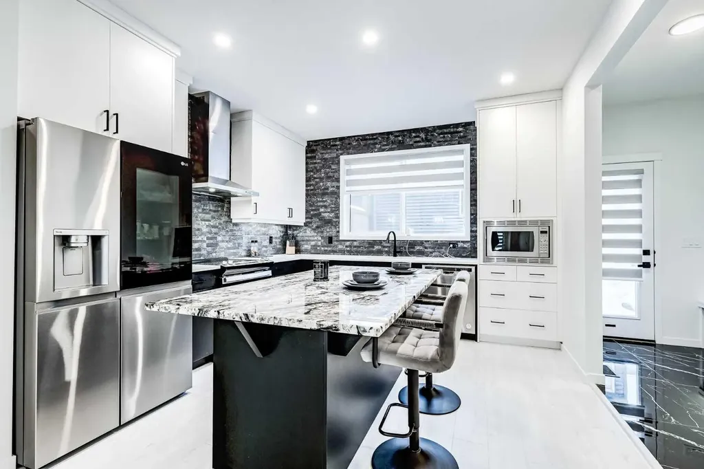 184 Rowmont Boulevard NW Calgary AB T3L 0H3
