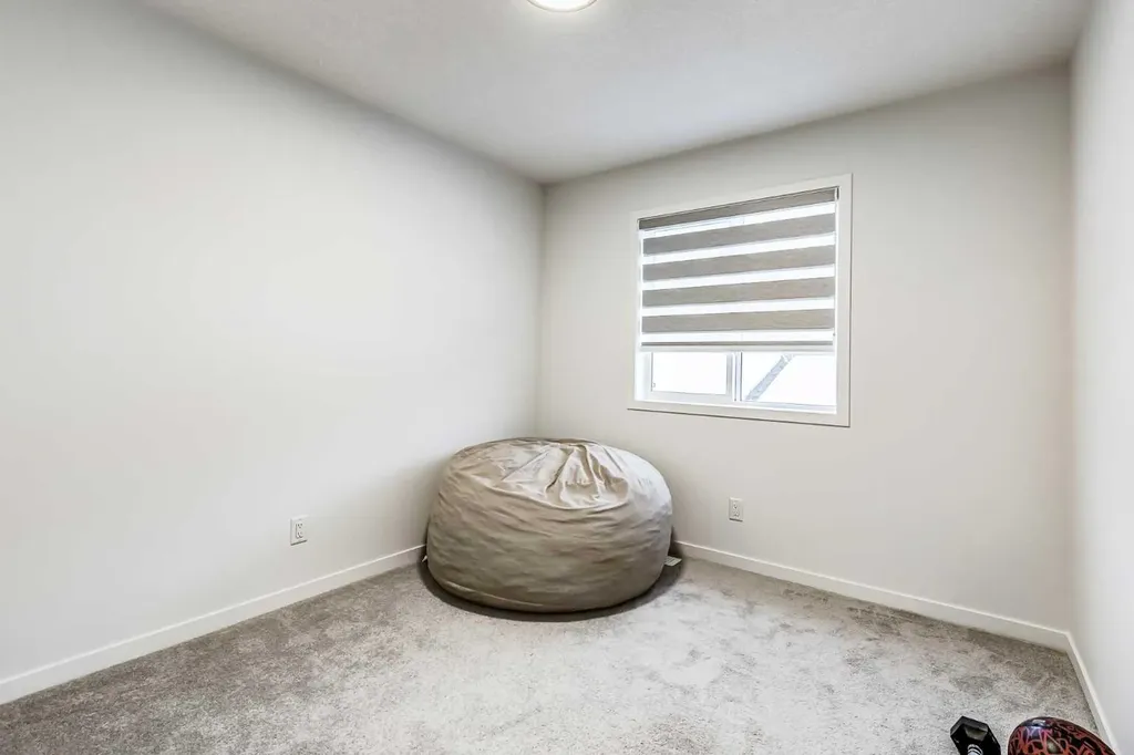 184 Rowmont Boulevard NW Calgary AB T3L 0H3