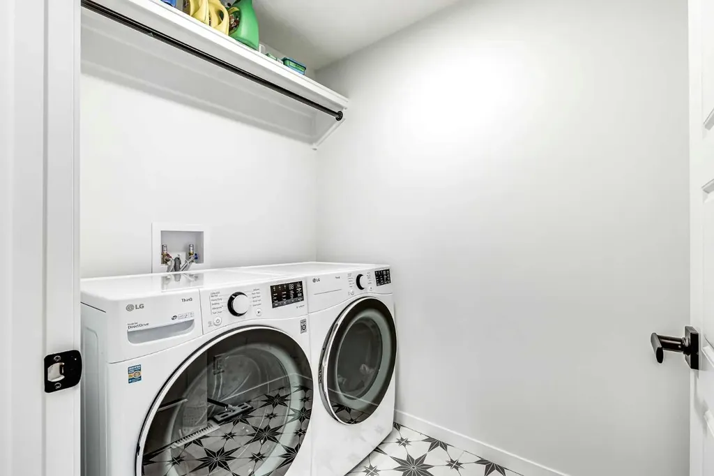 184 Rowmont Boulevard NW Calgary AB T3L 0H3