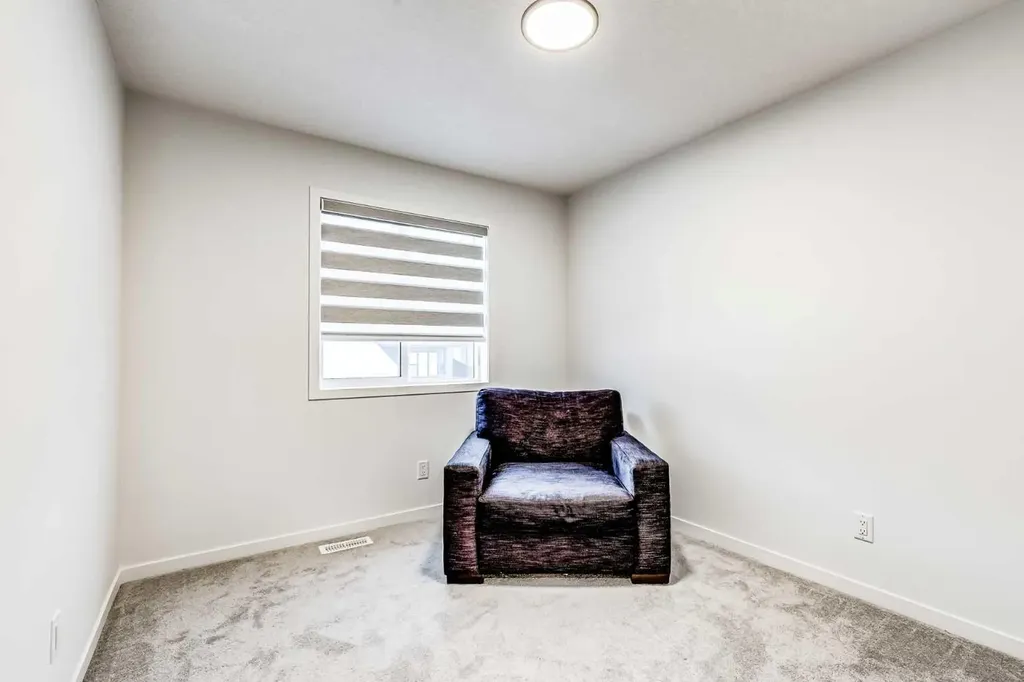 184 Rowmont Boulevard NW Calgary AB T3L 0H3
