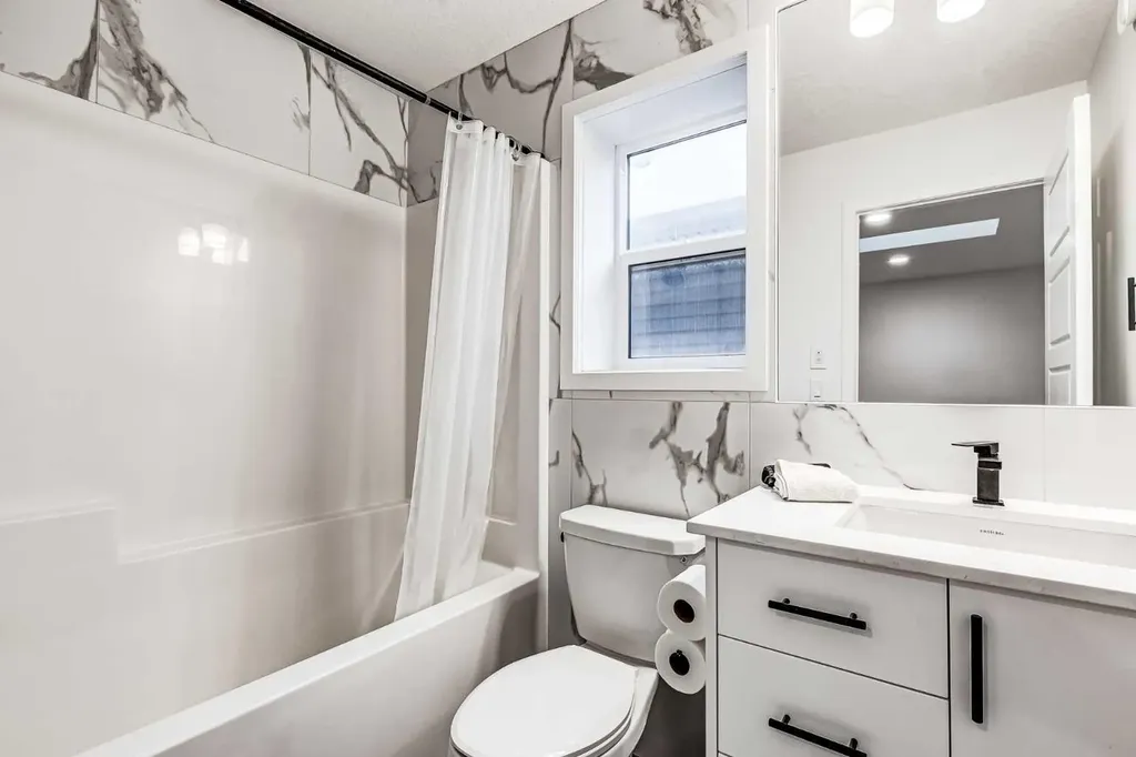 184 Rowmont Boulevard NW Calgary AB T3L 0H3