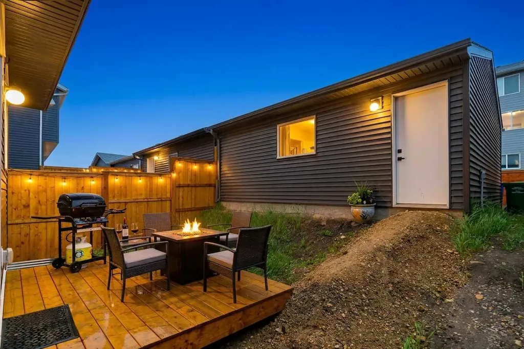 184 Rowmont Boulevard NW Calgary AB T3L 0H3