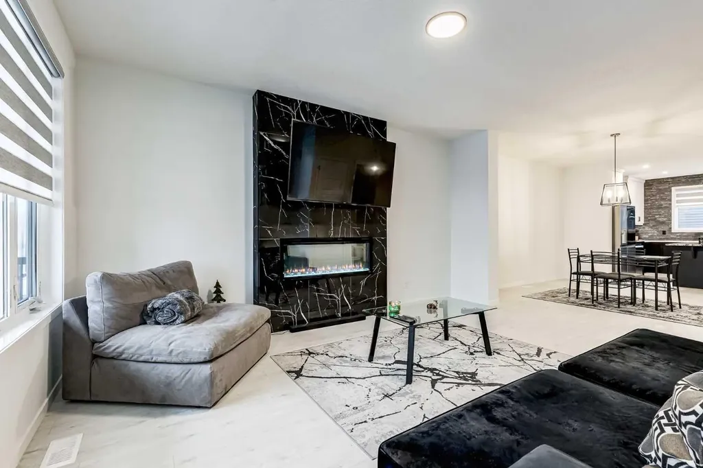 184 Rowmont Boulevard NW Calgary AB T3L 0H3