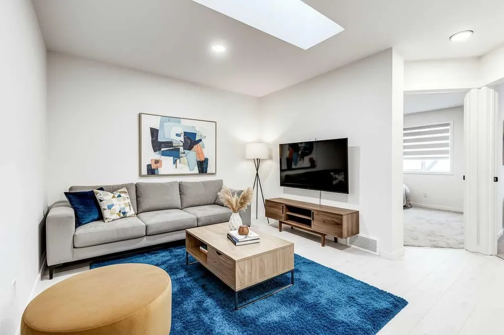 184 Rowmont Boulevard NW Calgary AB T3L 0H3