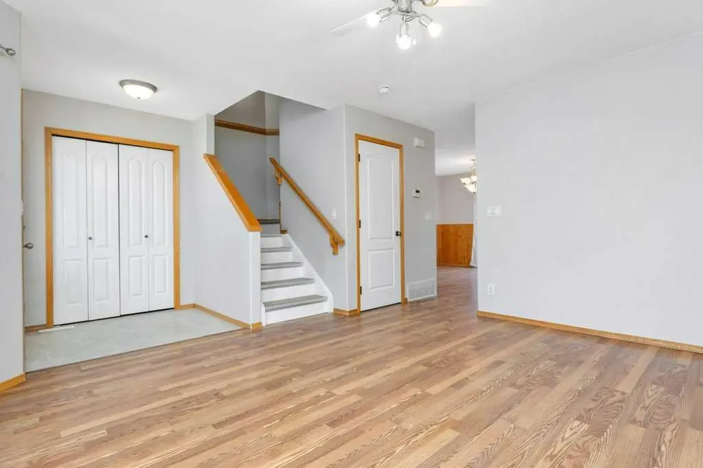 220 Deschner Close Red Deer AB T4R 3C2
