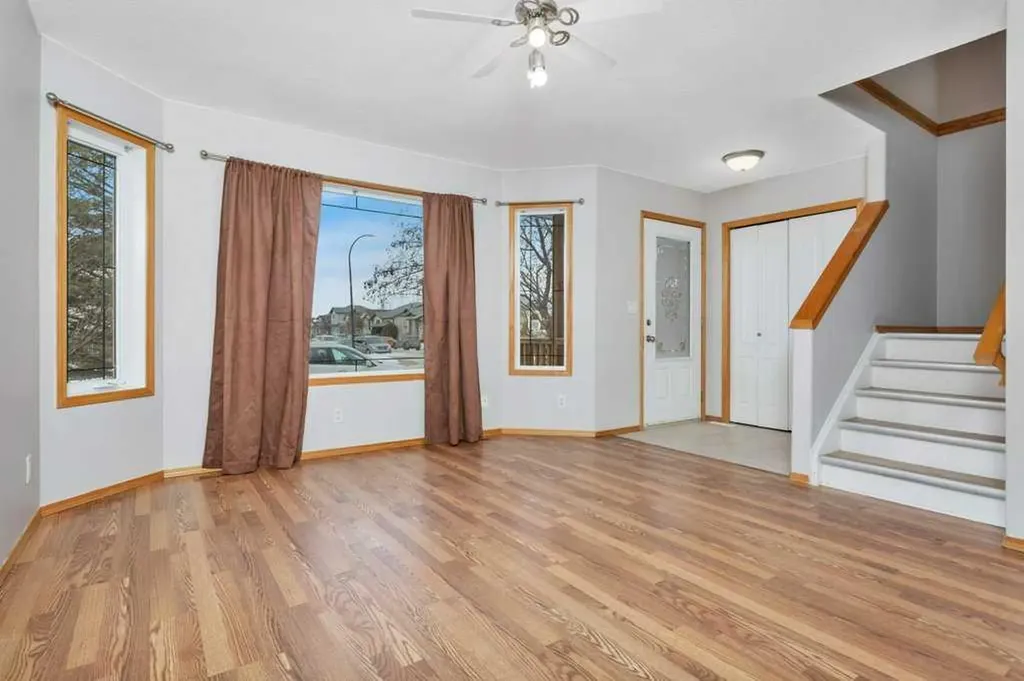 220 Deschner Close Red Deer AB T4R 3C2