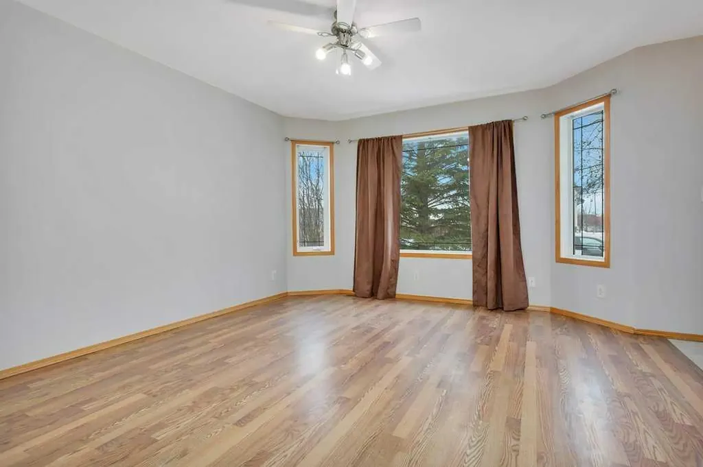 220 Deschner Close Red Deer AB T4R 3C2